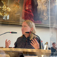 Simone Burger am Rednerpult